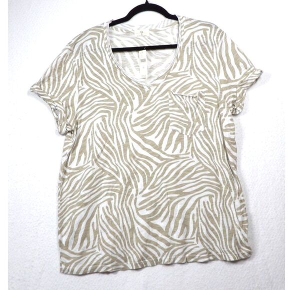 NWT Anthropologie T.La Lars Classic V-Neck Animal Print Small Lightweight Tshirt - Picture 1 of 10